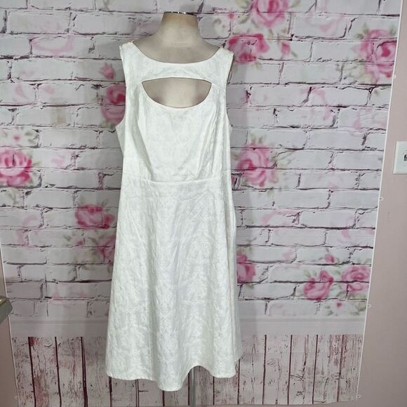 Torrid White Midi Dress - Picture 4 of 11